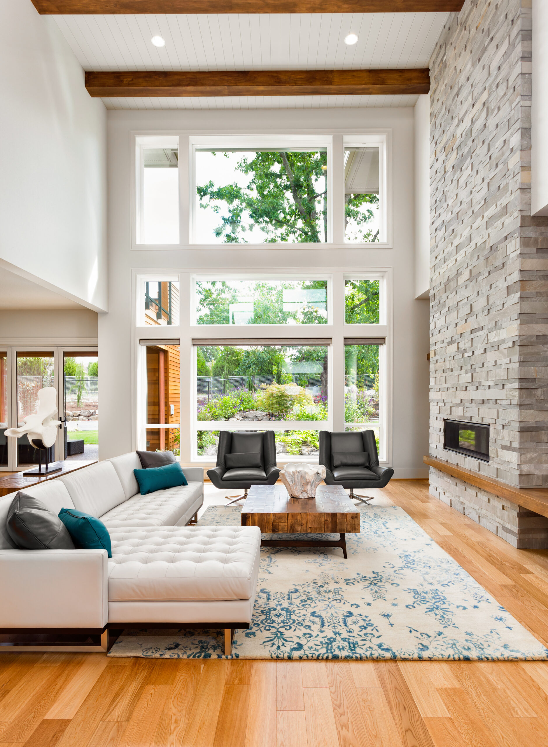 Beautiful,Living,Room,Interior,With,Hardwood,Floors,,Huge,Bank,Of